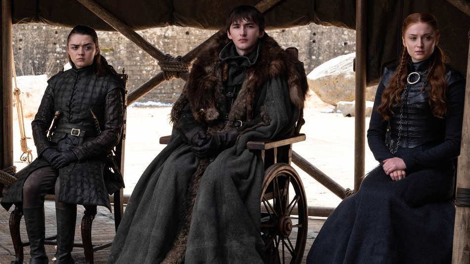 Bran Stark junto a sus hermanas Arya y Sansa, en la reunión de los nobles en King's Landing. Foto: HBOLatam