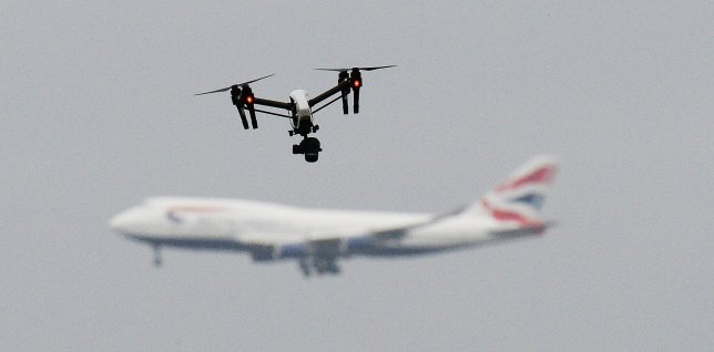 Amenazan con sabotear el principal aeropuerto de Inglaterra usando drones. Foto: fuentes.