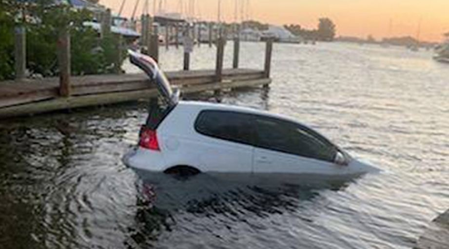 Una anciana en Florida fue rescatada milagrosamente de un vehículo que se hundía. Foto: fuentes.