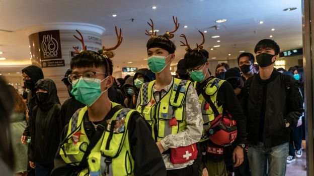 En medio de protestas llegó la navidad a Hong Kong. Foto: fuentes.