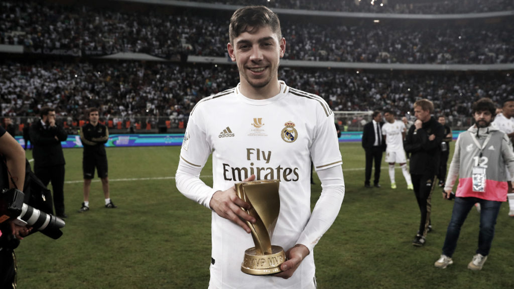 el Real Madrid publicó una foto en Instagram de Valverde con el trofeo de hombre del partido