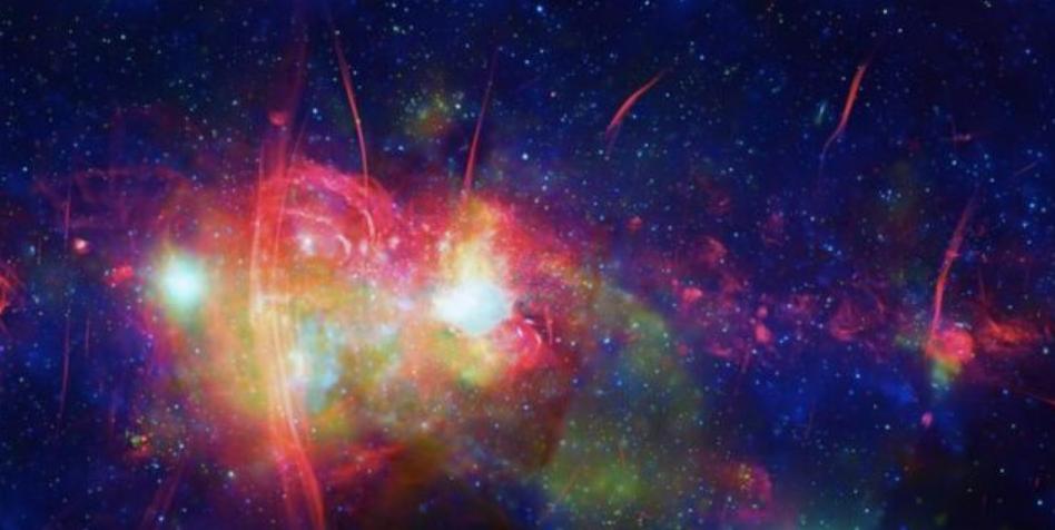 Nasa revela una impresionante imagen del centro de la galaxia. Foto: fuentes.