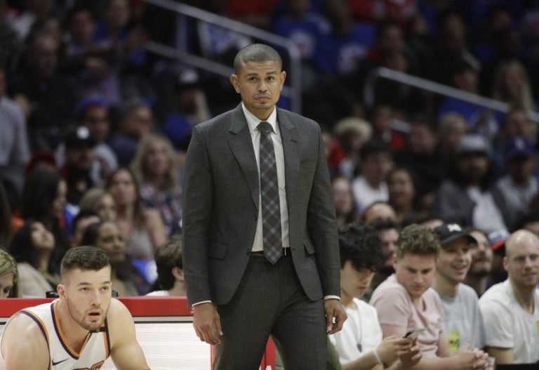 Suns despiden a Earl Watson - acn