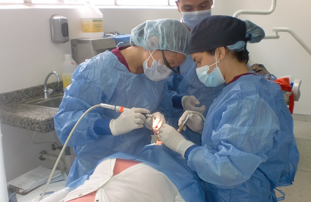 endodoncia-odontologo-uc-acn