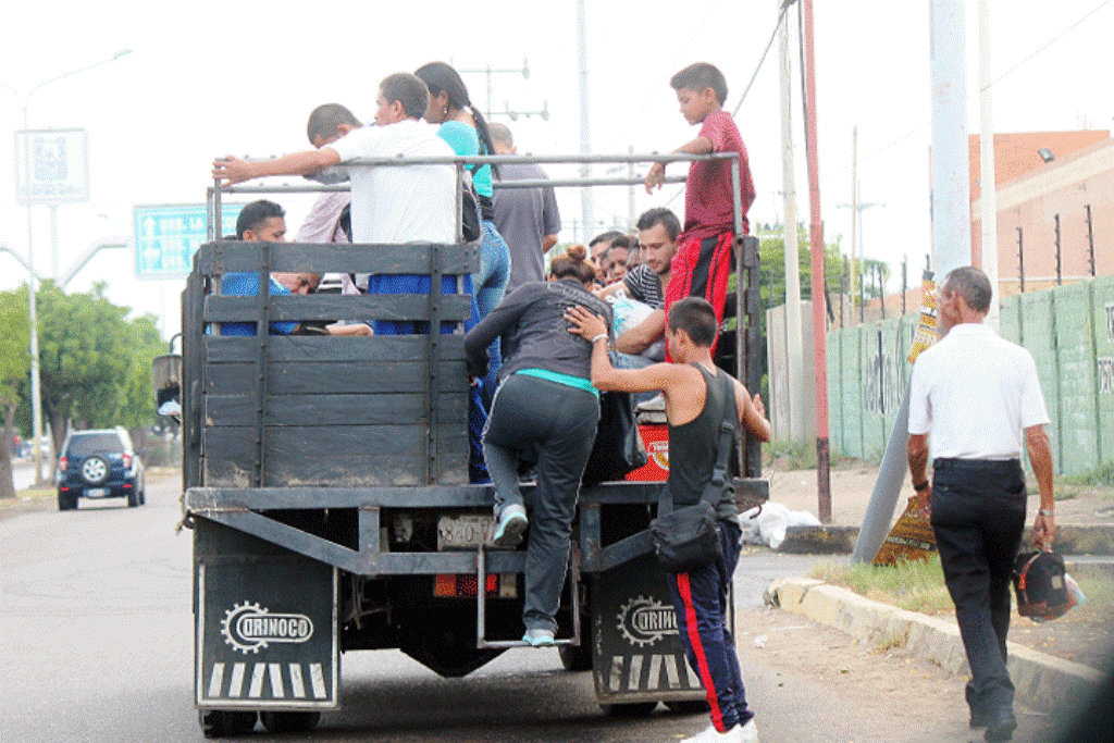 Camión referencial estado foto artículo Charito Rojas