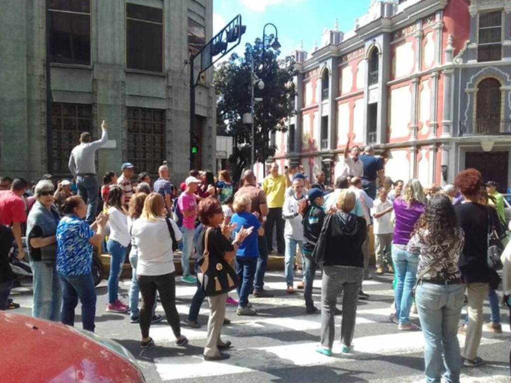 Protestan trabajadores de la Alcaldía Metropolitana de Caracas-acn