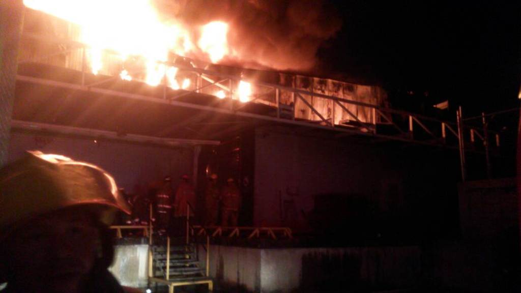 makro-incendio-valencia-acn