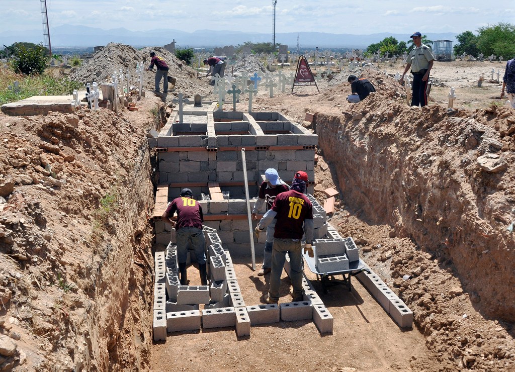fosas-Cementerio-Municipal-acn