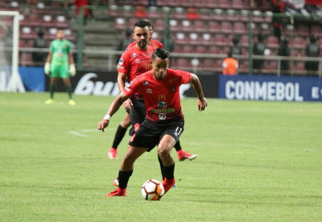 Caracas FC avanzó en Copa Sudamericana pese a derrota - ACN