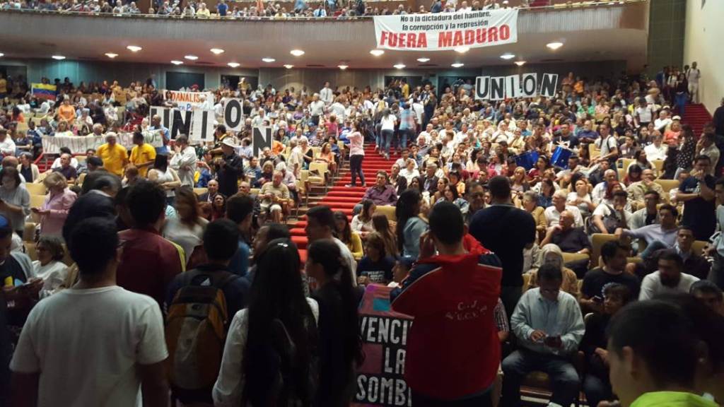 UCV-sello-compromiso-unidad