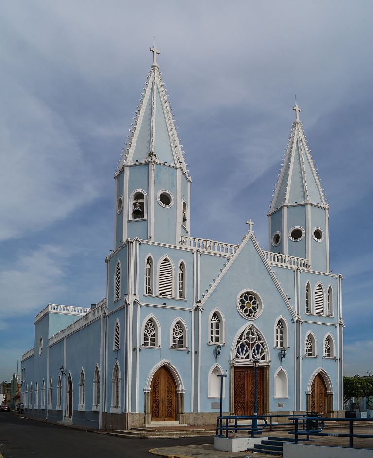 Cargaron con imágenes, ofrendas-acn