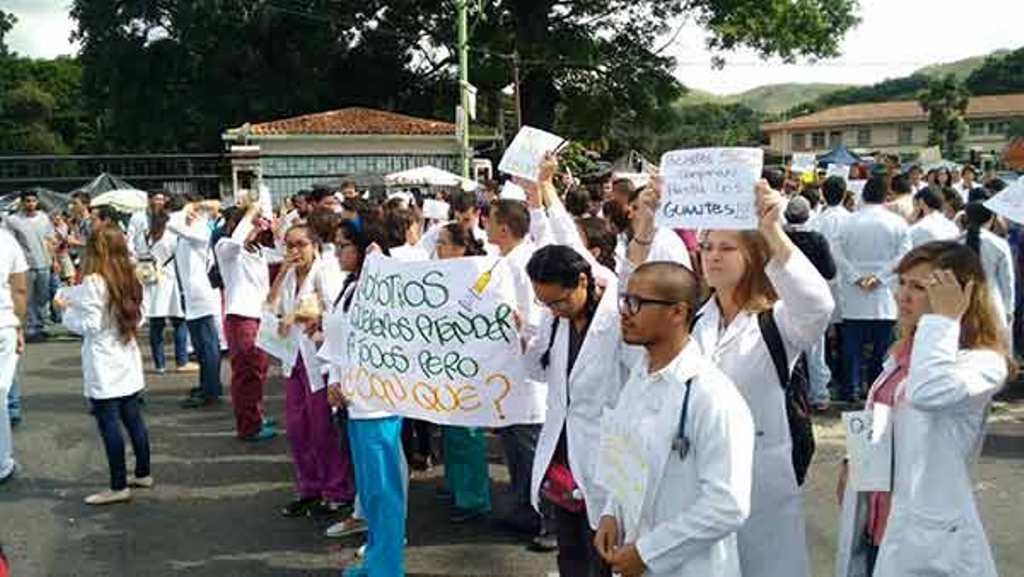 médicos aseguran que no hay como atender a pacientes