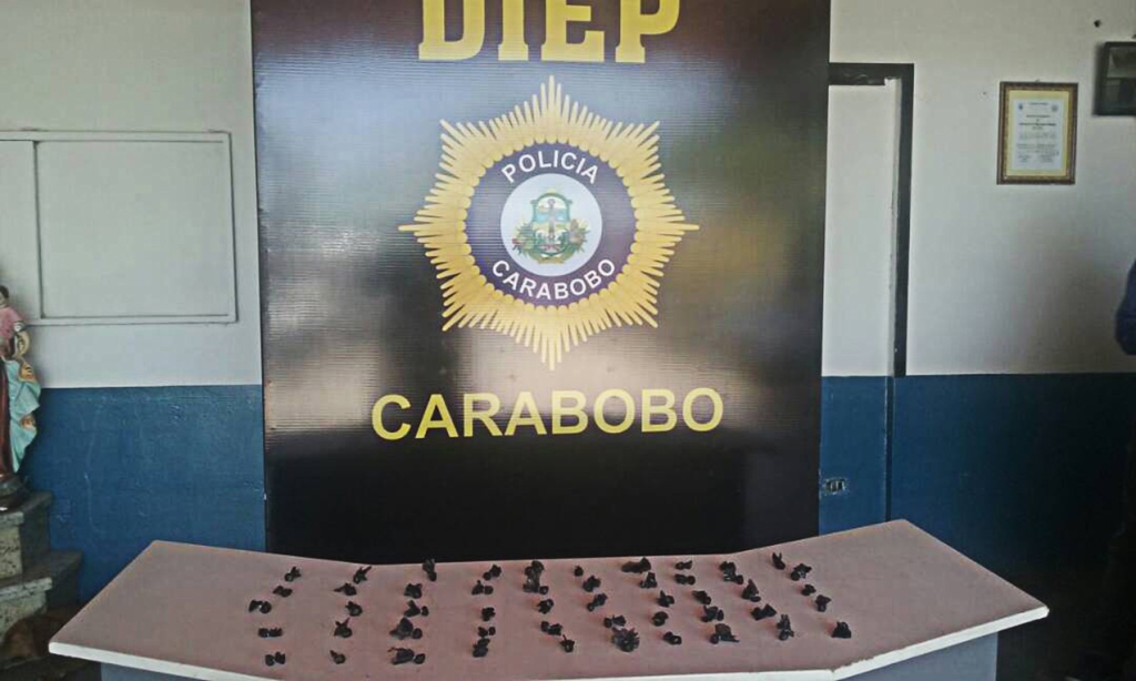 Capturan dos microtraficantes, envoltorios de marihuana - acn