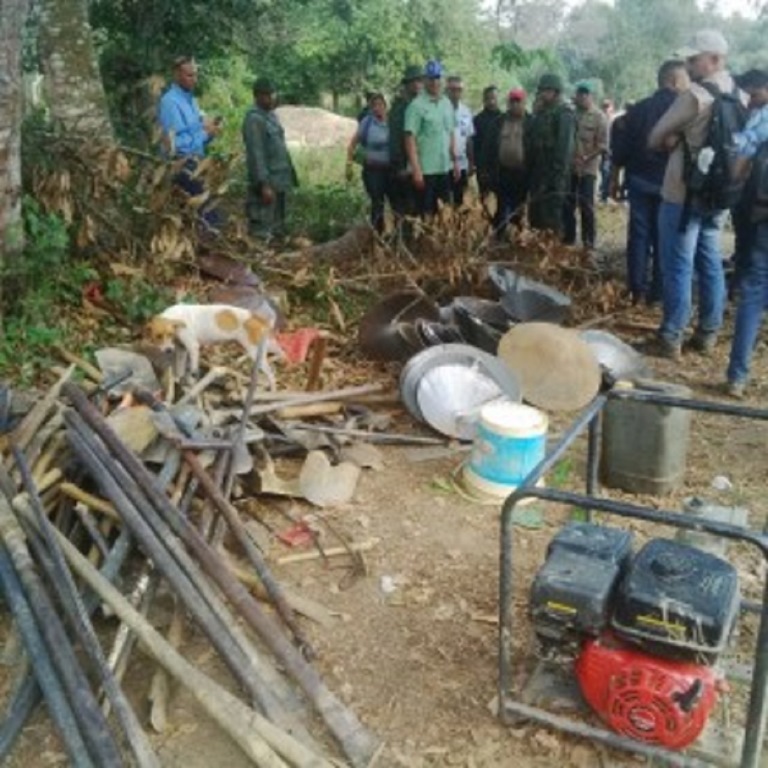 Hallan muerto, minería ilegal - acn
