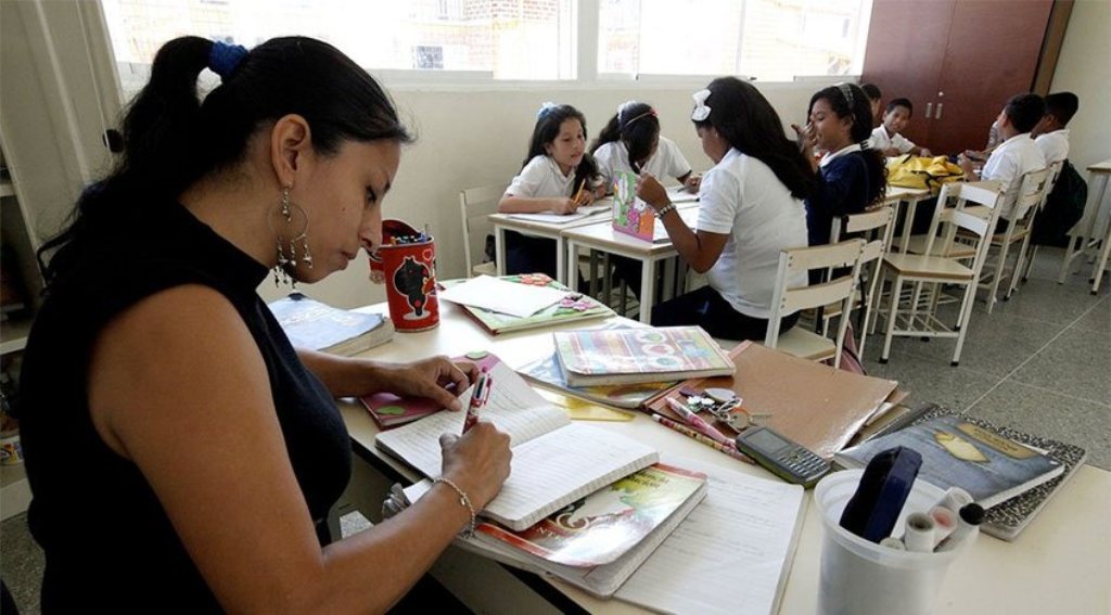 Maestros, retroactivo de aumento salarial la próxima semana