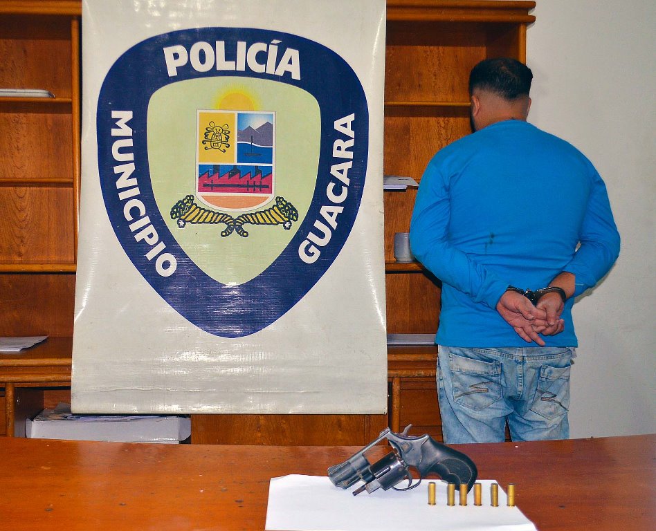 Ponen tras las rejas - acn