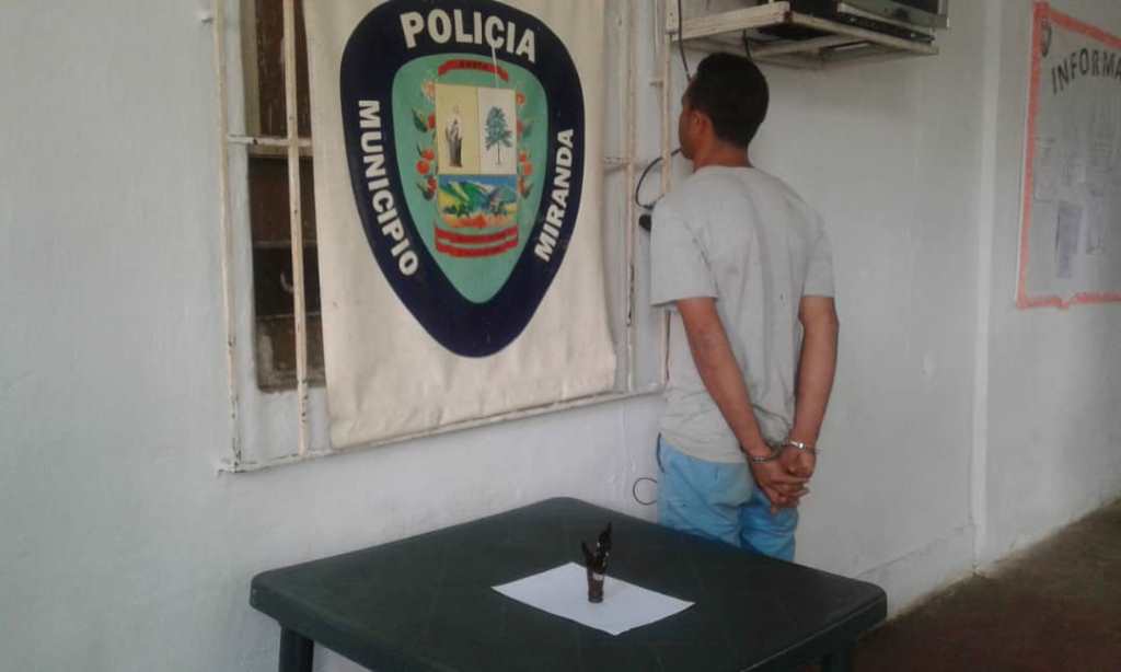 Pico de botella, hirió, hermano - acn