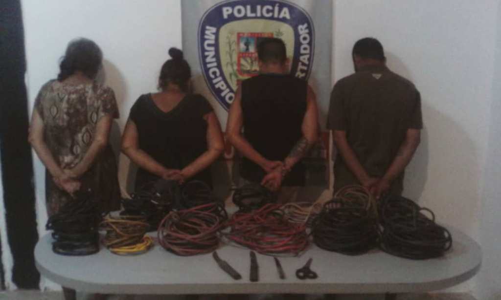 Atrapan, dos hombres, dos mujeres - acn