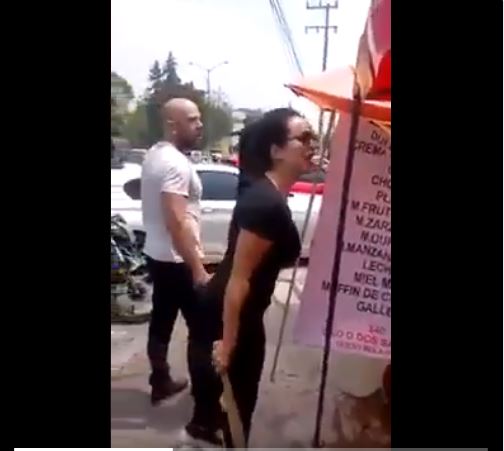 ac- golpean a heladero