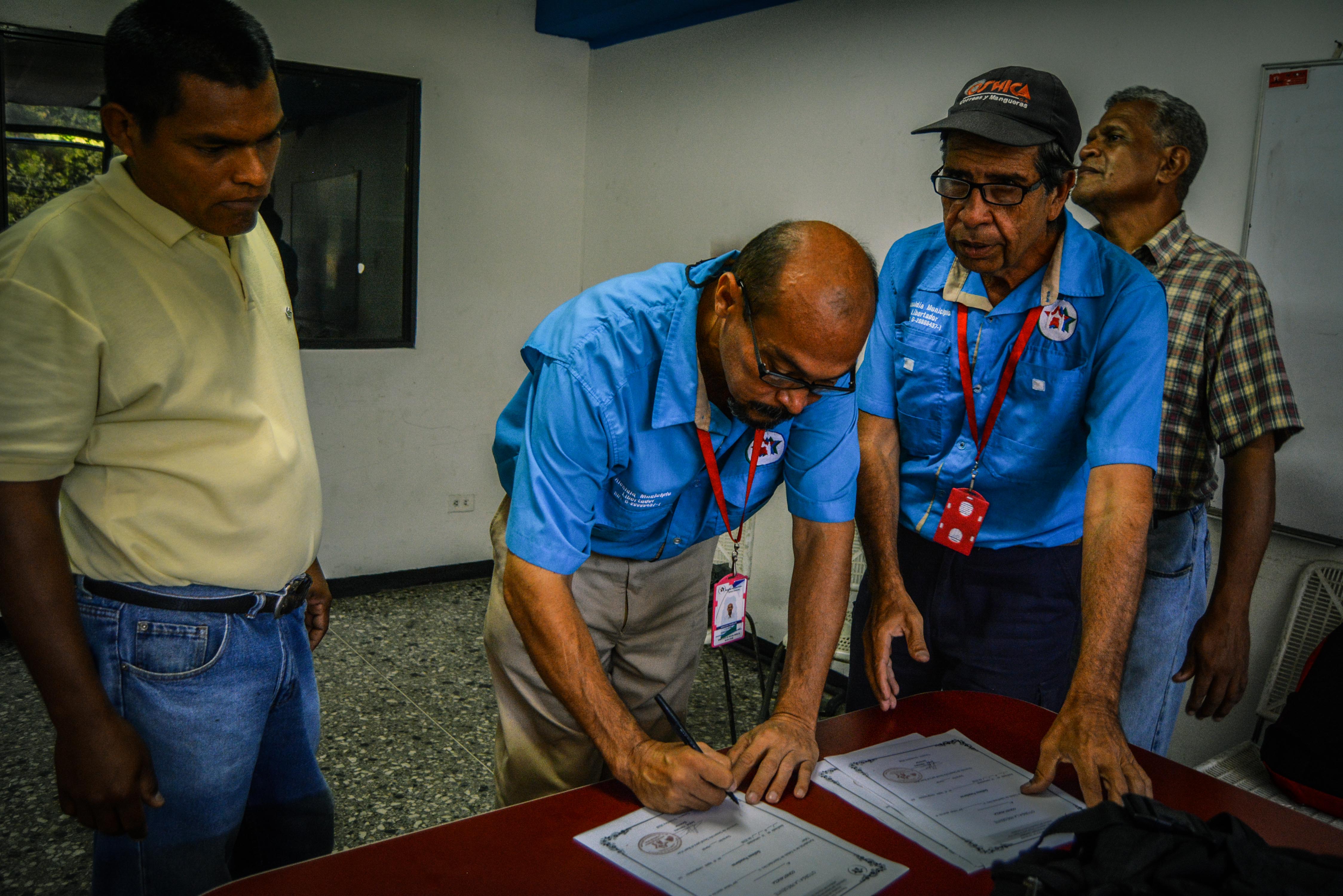 ACN- Alrededor de 20 carabobeños capacitados para reparar bombillos