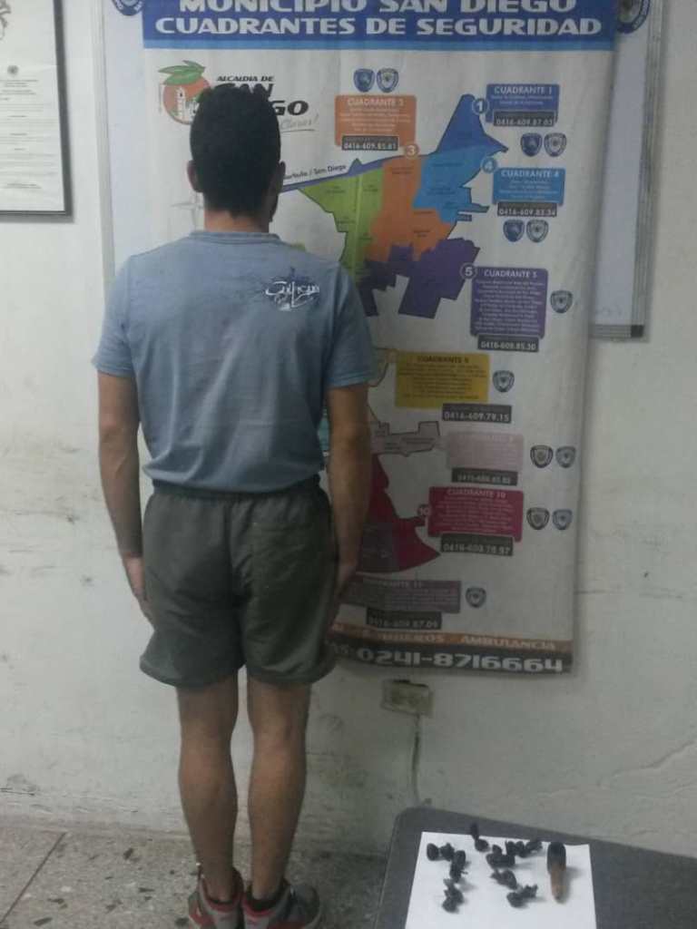 Atraparon a microtraficante vendiendo marihuana - acn