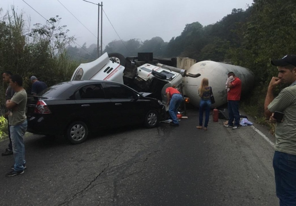 Gandola cargada de gas licuado volcó en el estado Táchira - acn