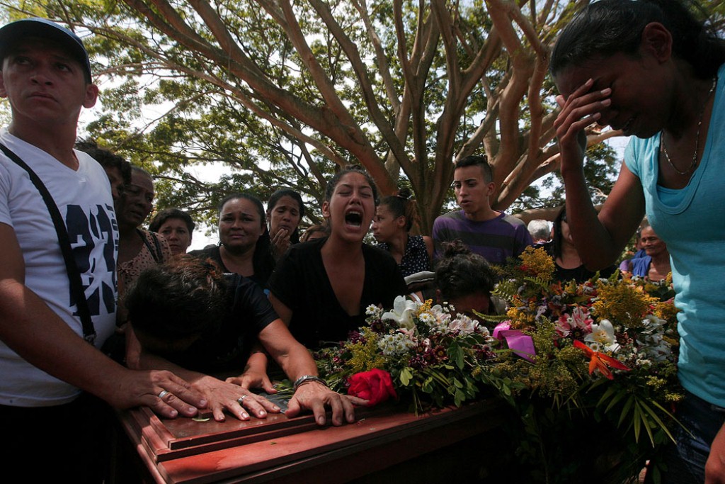 Justicia piden familiares de los 69 muertos - acn