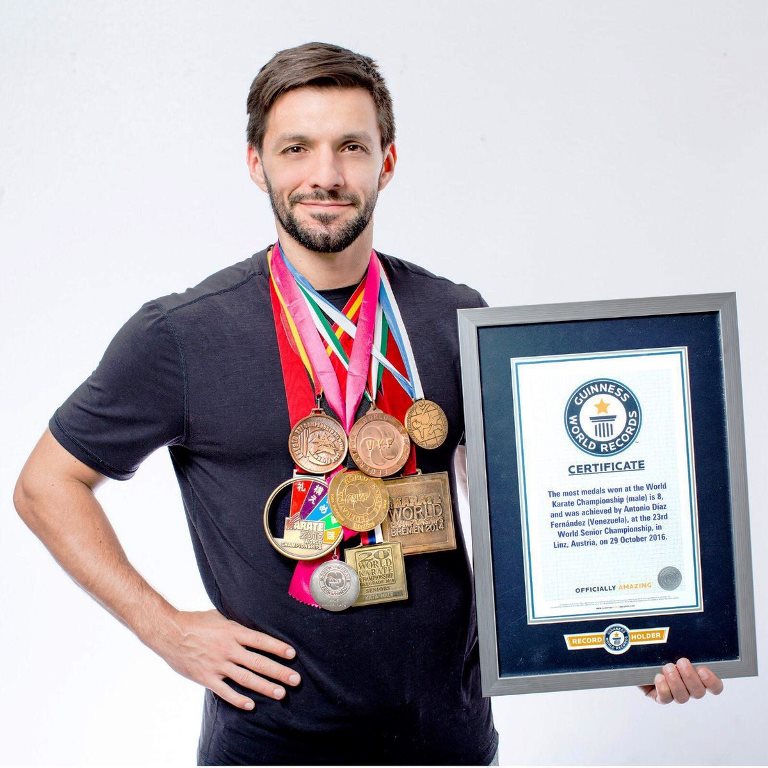 Antonio Díaz recibió su Récord Guinness por sus ocho medallas