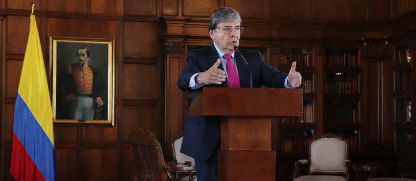 Colombia pide a Rusia no desatar competencia geopolítica