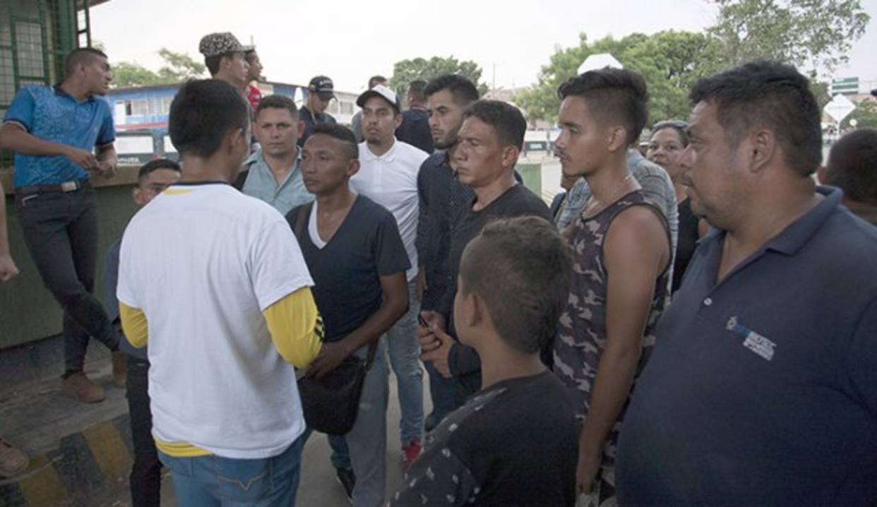Militares retirados venezolanos a favor de una intervención militar. Foto: EN