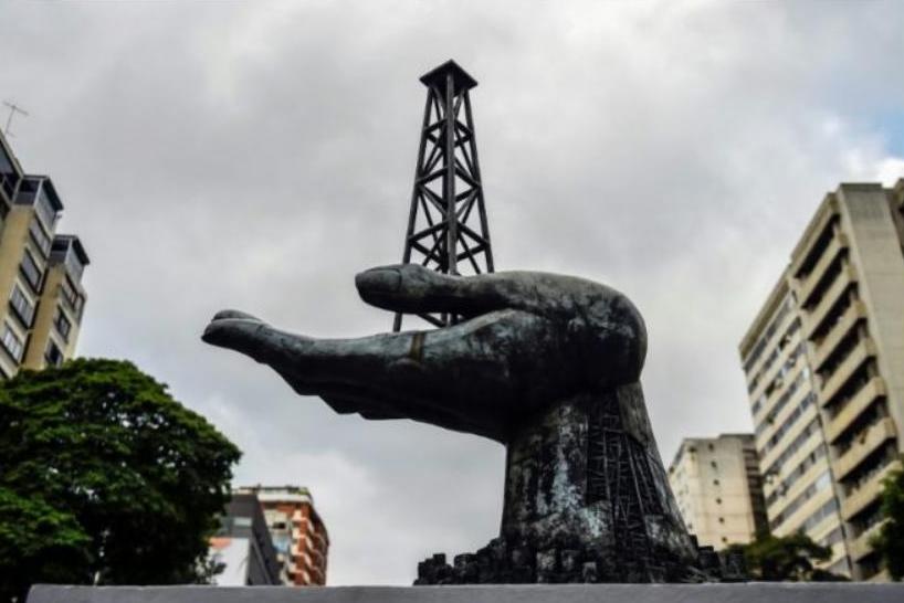 Entran en vigencia sanciones al petróleo venezolano