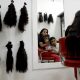 Mujeres venden cabello para paliar crisis en Venezuel. Foto: AFP