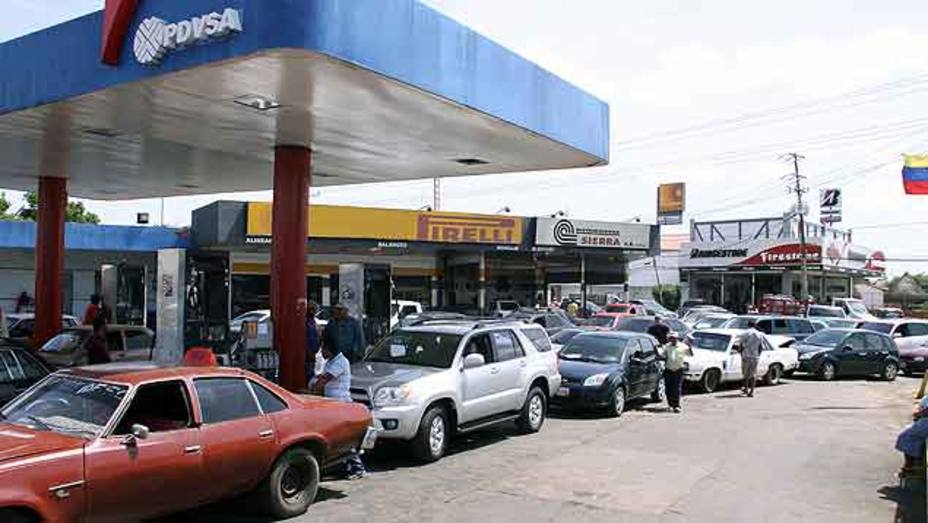 carabobeños amanecieron gasolineras. ACN