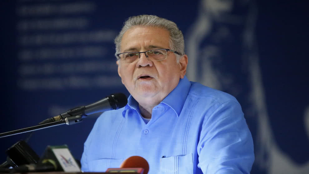 Isaías Rodríguez Renuncia como Embajador en Italia.