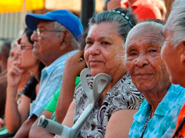 Pensionados cobrarán - acn