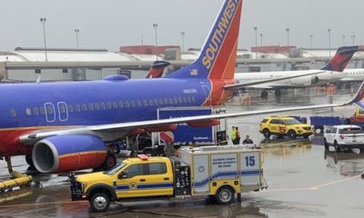 Un camión chocó con un avión en el aeropuerto de Pittsburgh