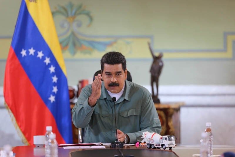 Maduro bonos del carnet de la patria. ACN
