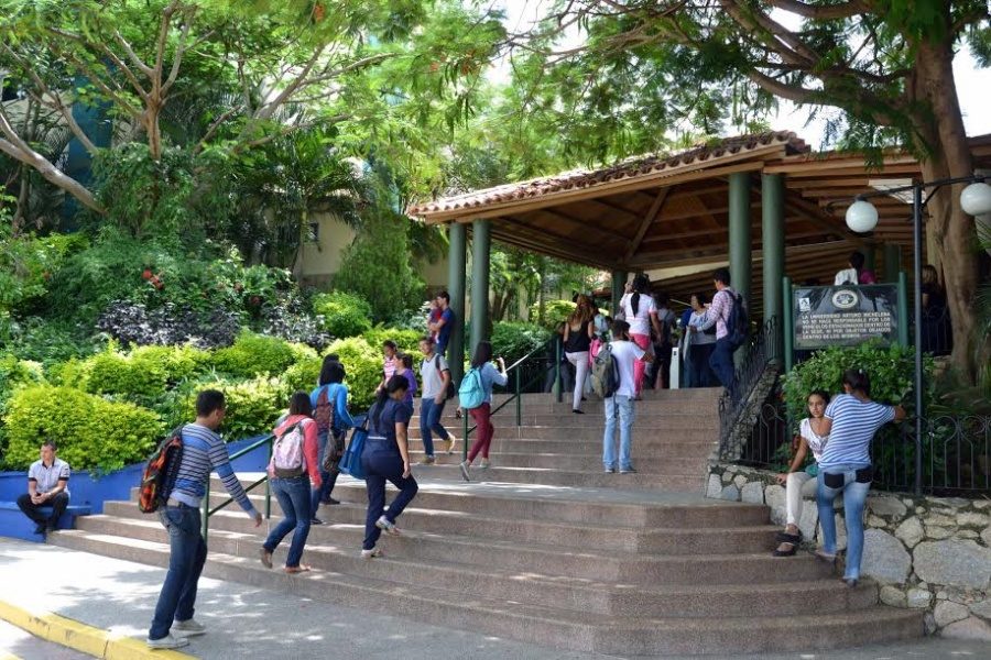 Alertan que la Arturo Michelena está en riesgo de ideologización