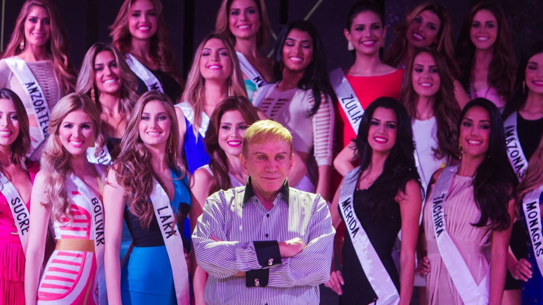 Osmel ausmirá el Miss Argentina y Miss Uruguay. ACN