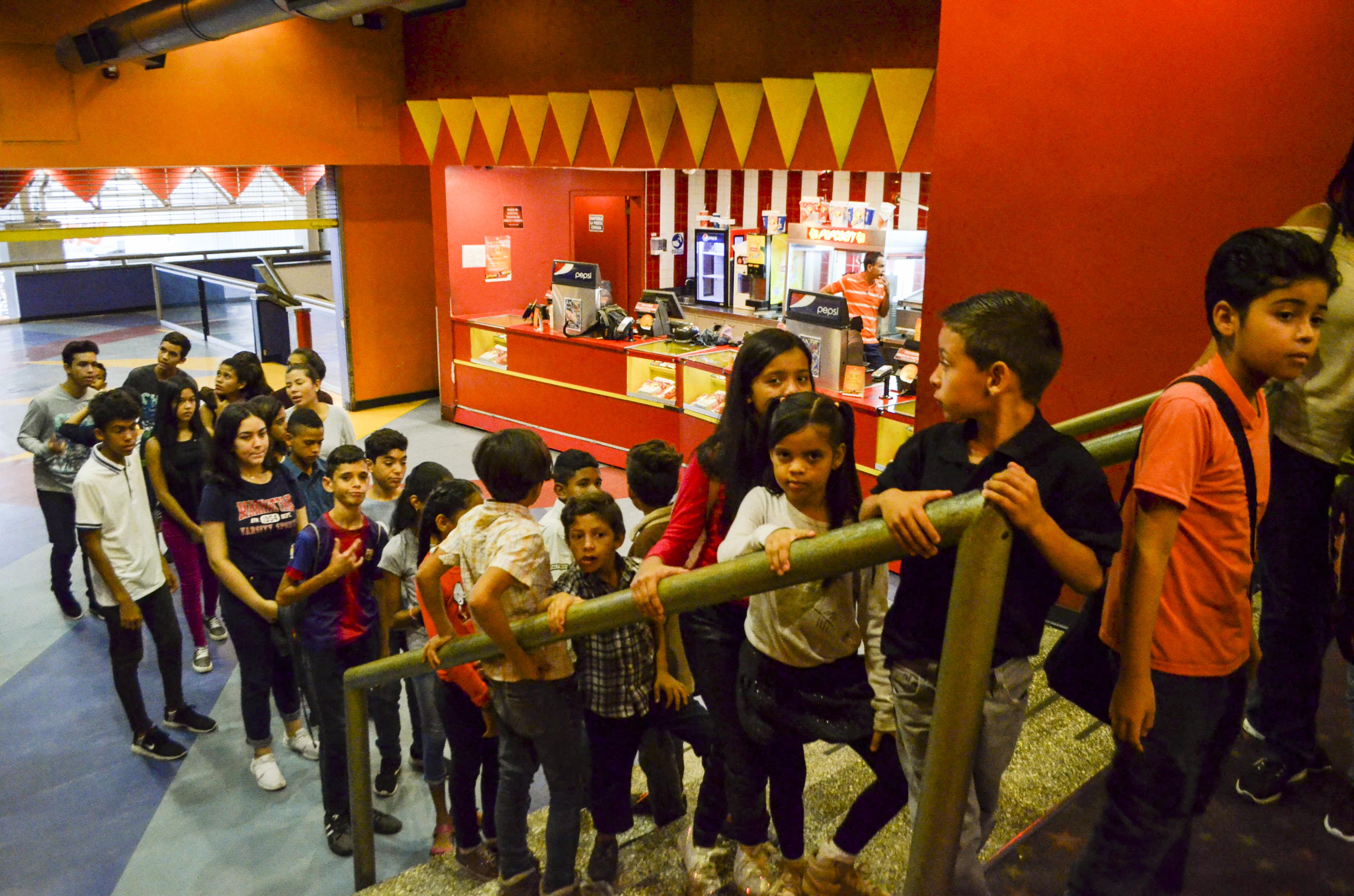 niños cine Naguanagua. ACN