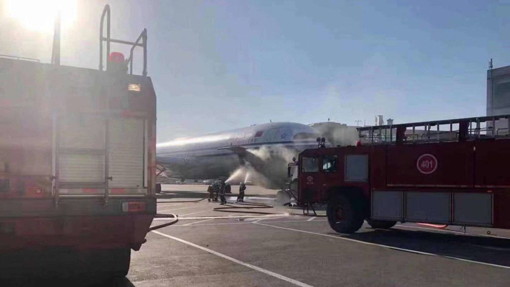 Avión de pasajeros se incendió en plena rampa de abordaje. Foto: fuentes.