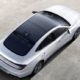 Hyundai lanza vehículo híbrido con panel solar en el techo