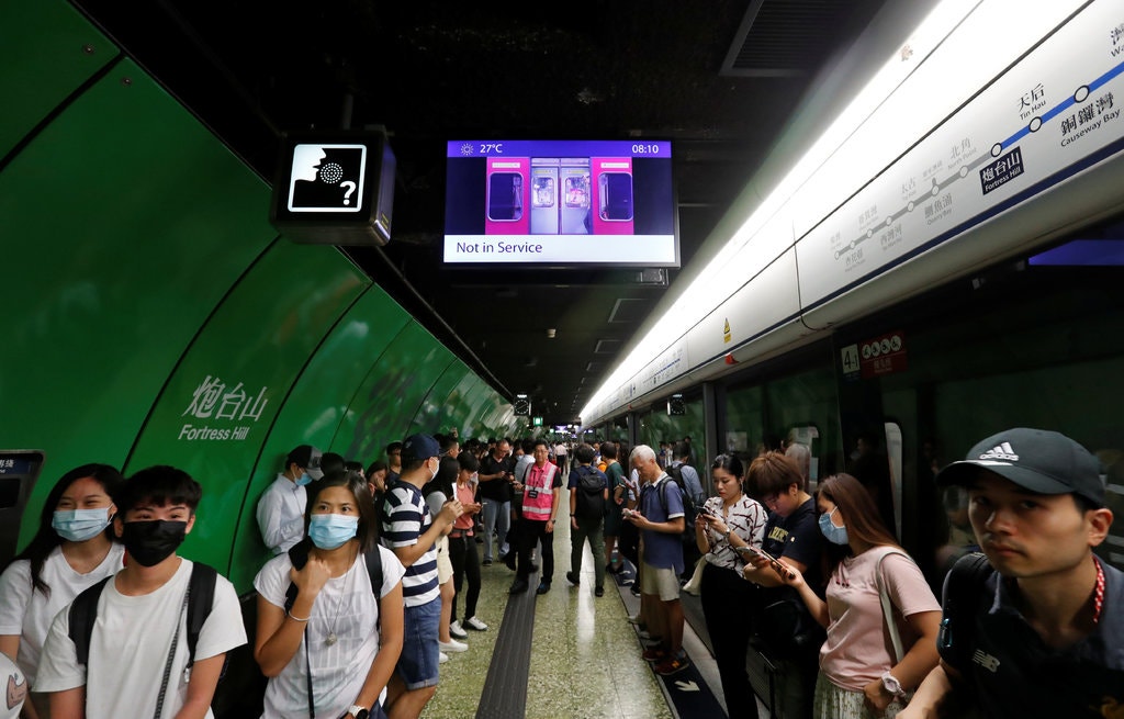 Hong Kong: protesta interrumpe el metro y cancela varios vuelos