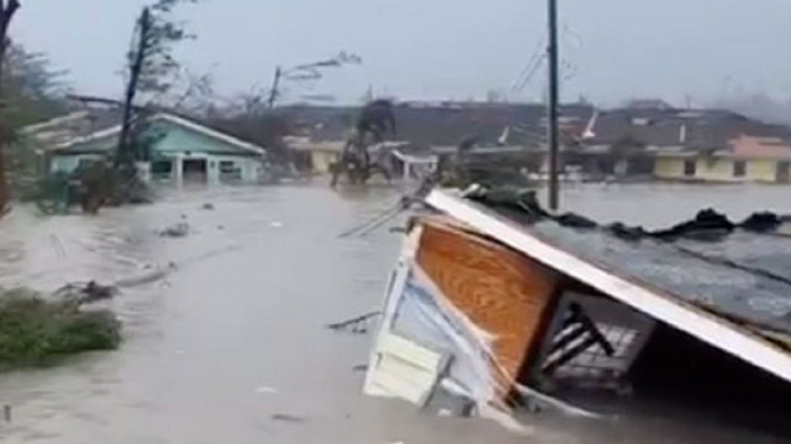 Resultado de imagen para La Cruz Roja dijo que el huracán Dorian destruyó 13.000 casas en Bahamas y alerta por más "destrucción extrema" este lunes