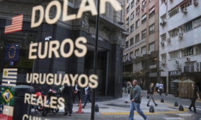 Argentina impone controles monetarios para estabilizar la economía