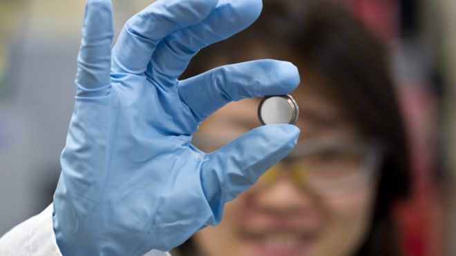 Científicos pioneros en baterías de litio ganaron el Premio Nobel