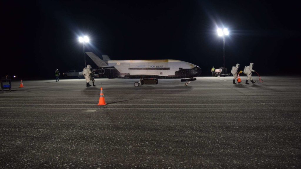 Le misterioso avión espacial X-37B, regresó a la Tierra de una misión de 780 días en el espacio. Foto: fuentes.