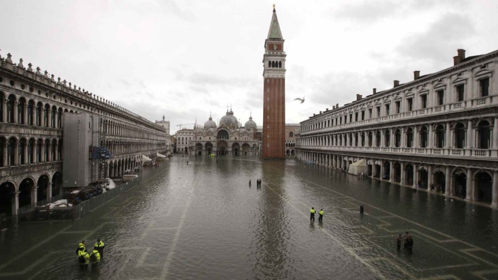 Otra excepcional marea alta inundó Venecia este domingo. Foto: fuentes.