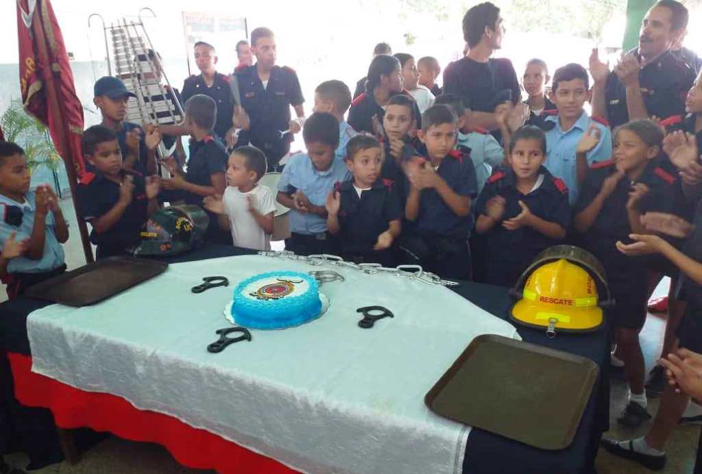 Bomberos UC celebra su 42° aniversario y asciende diez funcionarios - acn