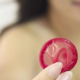 Inventan preservativo que cambia de color si detecta enfermedades sexuales